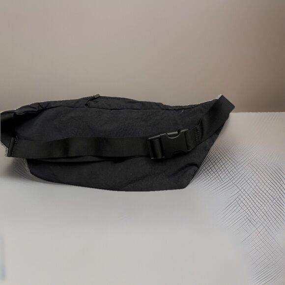 Lululemon On the Beat Belt Bag Black Crossbody, Waist or Shoulder Bag - Picture 5 of 8